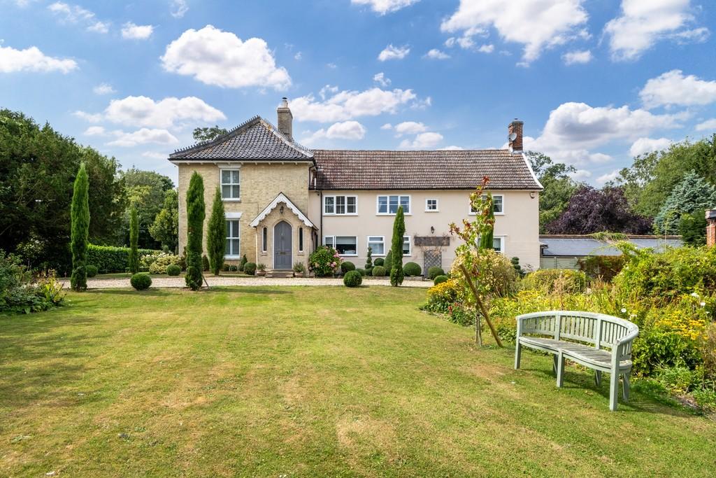 1440px-Elm Farm House-5