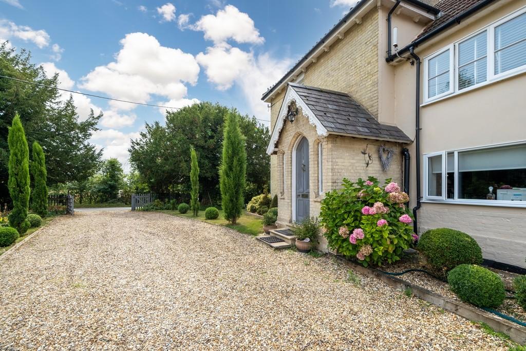 1440px-Elm Farm House-10