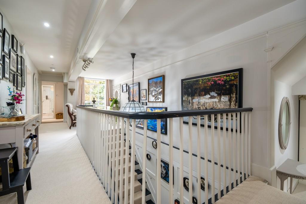 1440px-Elm Farm House-31