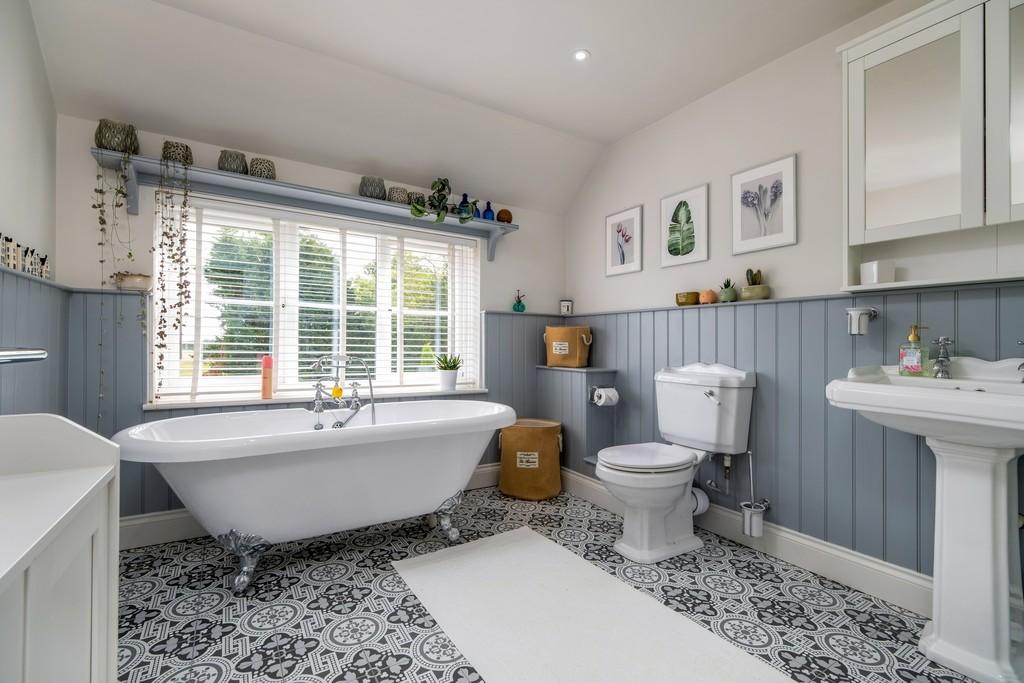 1440px-Elm Farm House-42