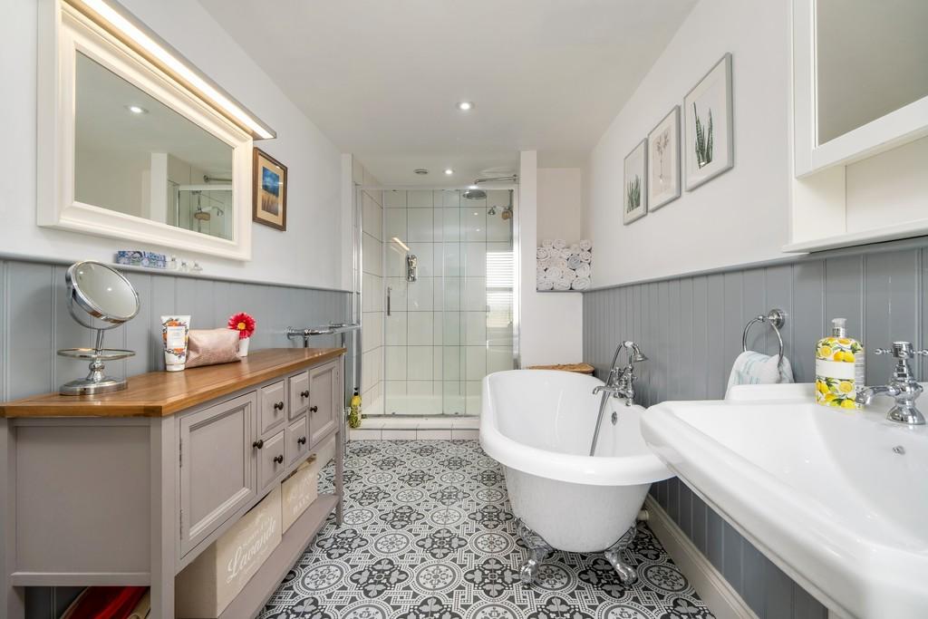 1440px-Elm Farm House-44