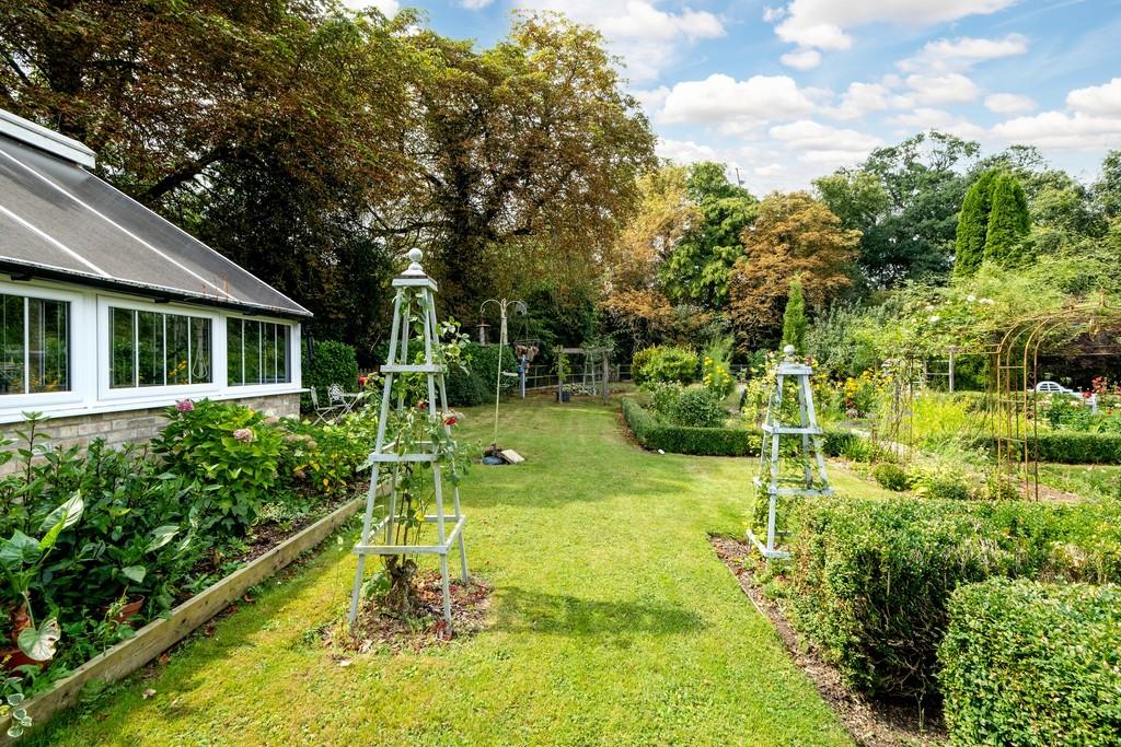1440px-Elm Farm House-50