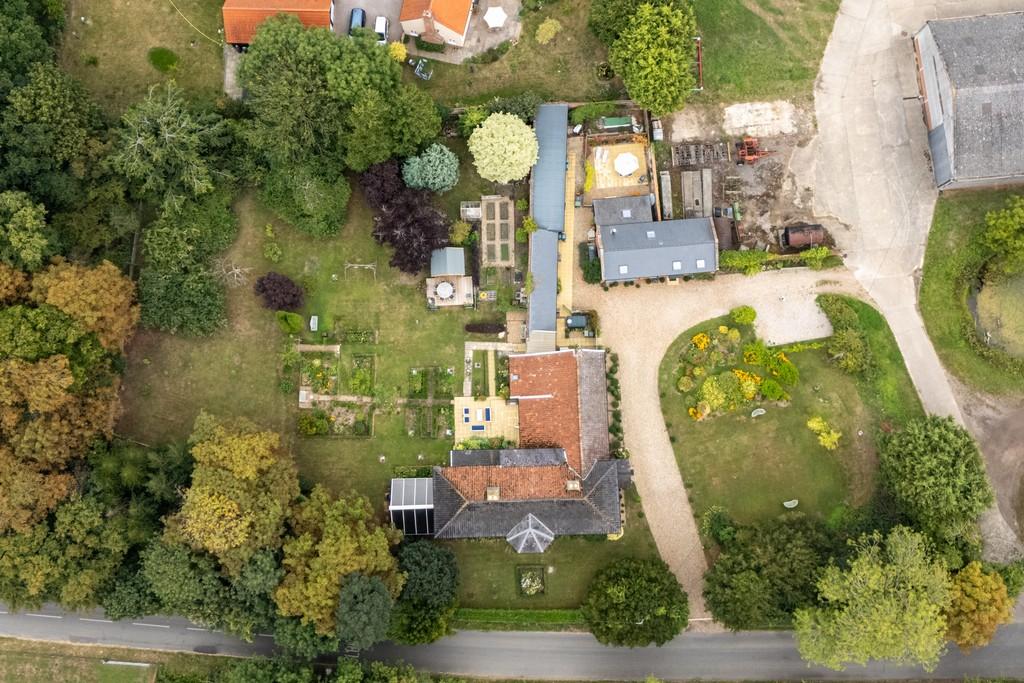 1440px-Elm Farm House-70