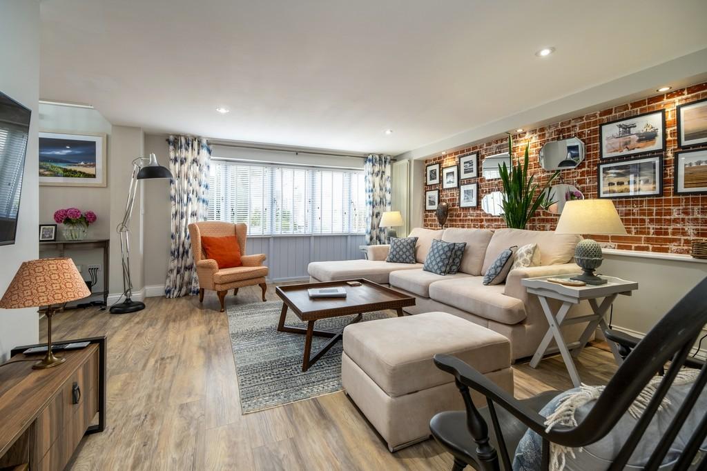 1440px-Elm Farm House-60