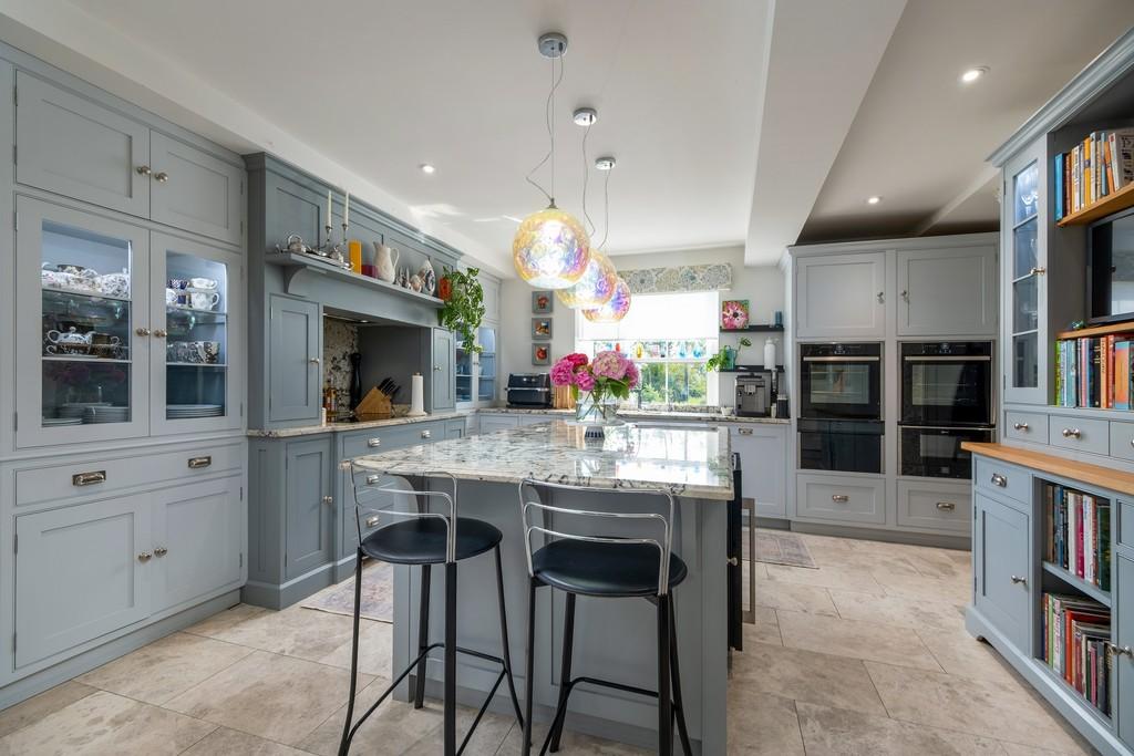 1440px-Elm Farm House-19