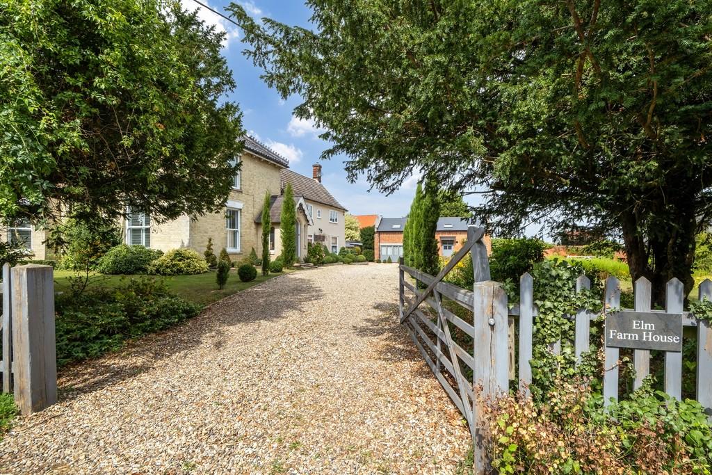 1440px-Elm Farm House-1