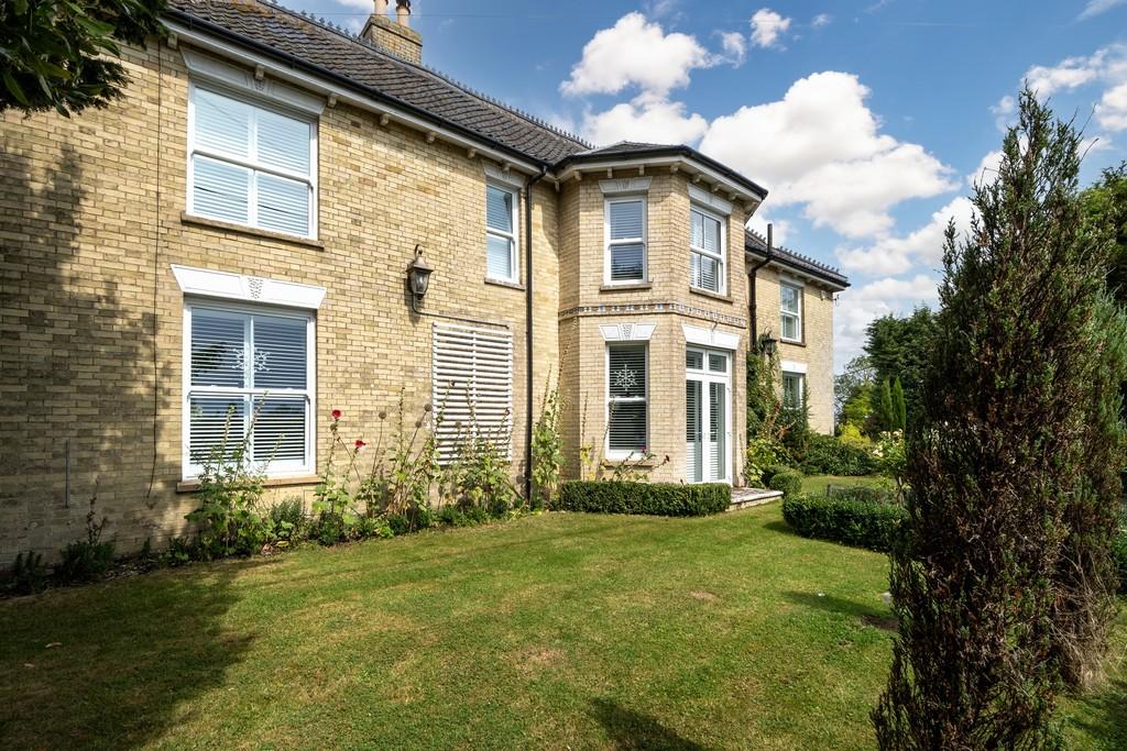 1440px-Elm Farm House-8