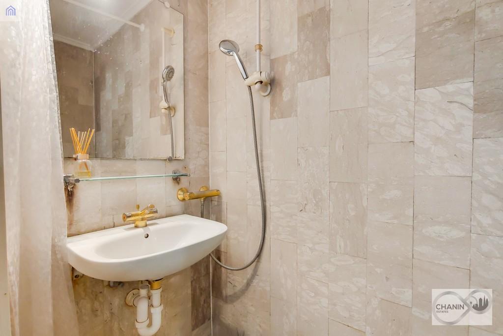 4 Shower Room 1-0