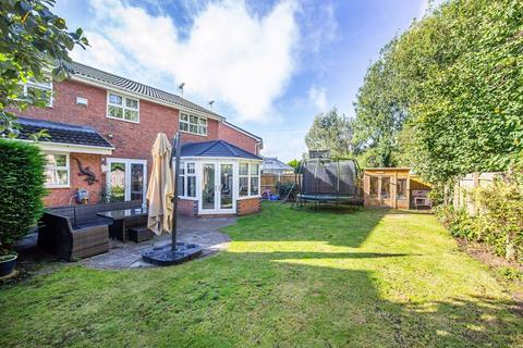 5 bedroom detached house for sale, Willows Close, Wistaston
