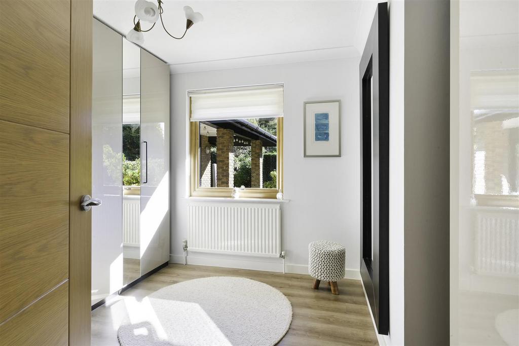 SILVER CLOSE, 4- (5).jpg