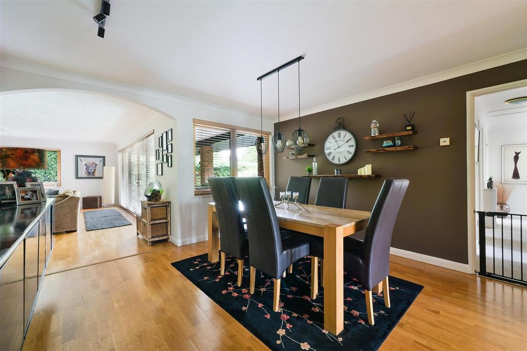 SILVER CLOSE, 4- (1).jpg