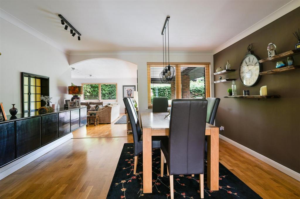 SILVER CLOSE, 4- (2).jpg