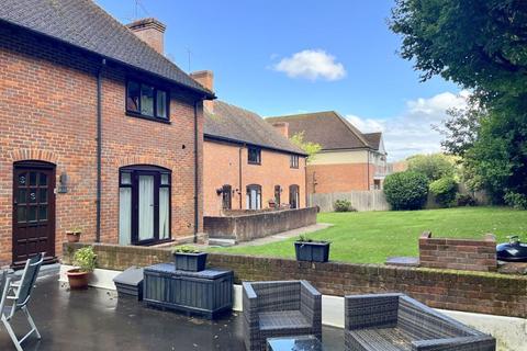 3 bedroom apartment for sale, Bassetsbury Lane - No Chain - Peaceful Setting