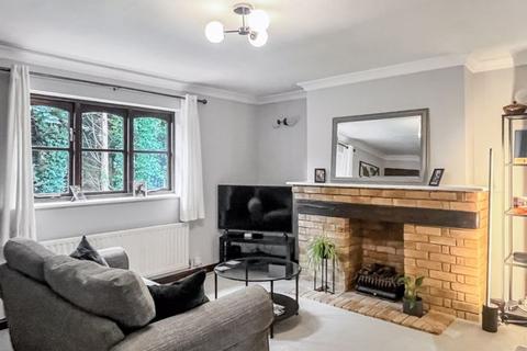 3 bedroom apartment for sale, Bassetsbury Lane - No Chain - Peaceful Setting