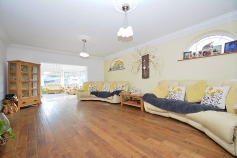 4 bedroom detached house for sale, Minster Road, Minster