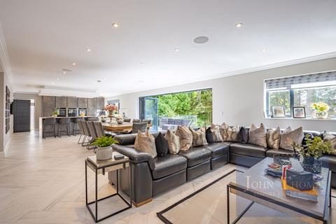 4 bedroom detached house for sale, Bracken Drive, Chigwell IG7