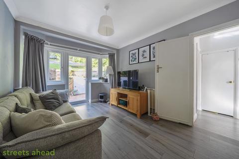 undefined, Mead Way, Coulsdon, CR5