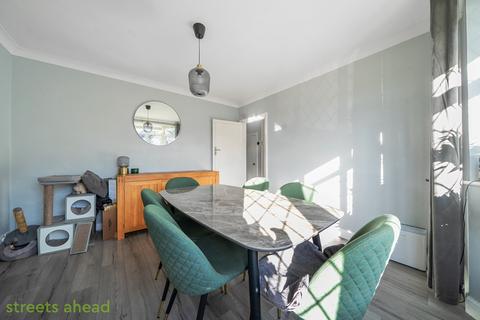 undefined, Mead Way, Coulsdon, CR5