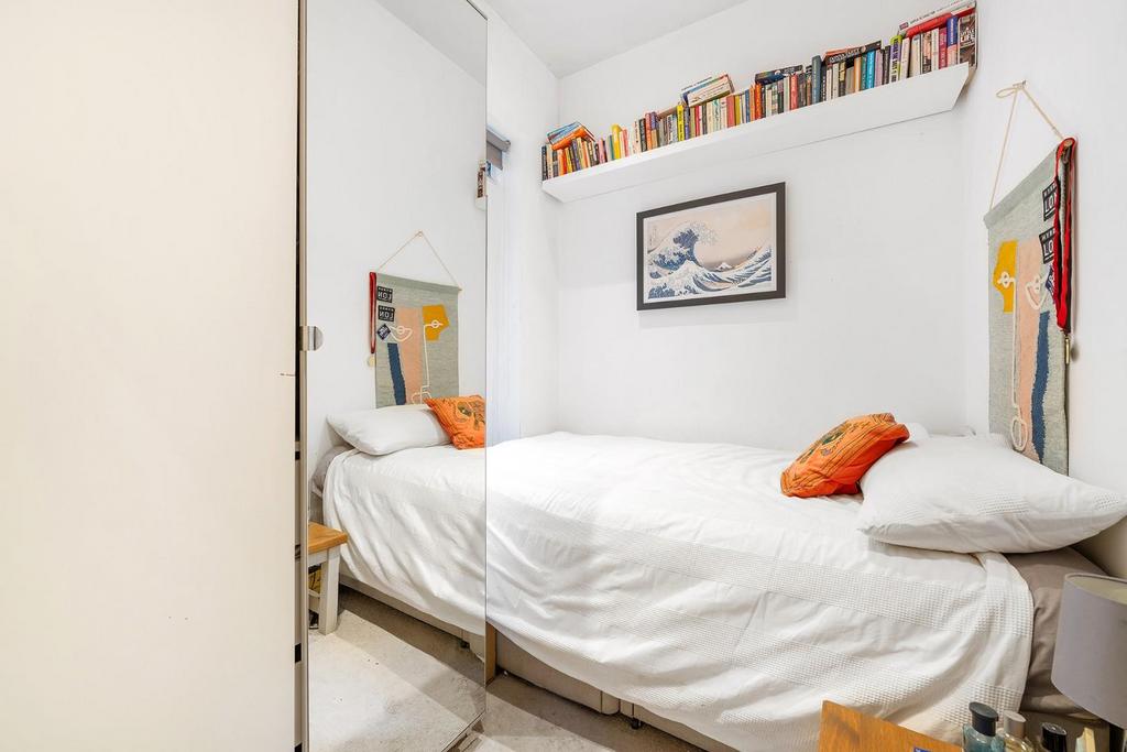 Bedroom (2).JPG