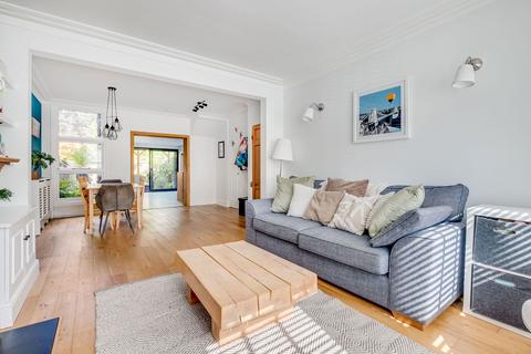32 Albemarle Gardens, New Malden, KT3 5BD