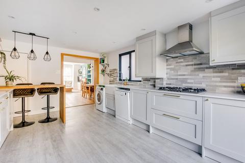32 Albemarle Gardens, New Malden, KT3 5BD