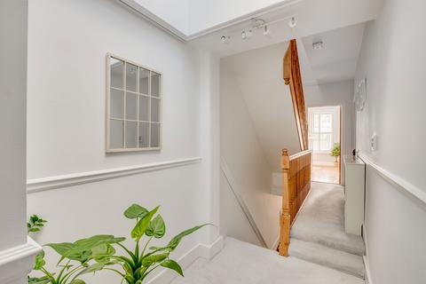 32 Albemarle Gardens, New Malden, KT3 5BD