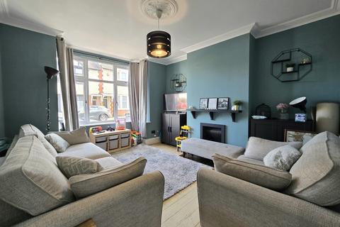 4 bedroom terraced house for sale, Garrick Road, Northampton, West Northamptonshire, NN1 5ND