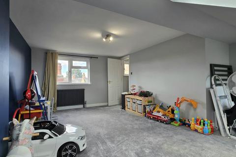 4 bedroom terraced house for sale, Garrick Road, Northampton, West Northamptonshire, NN1 5ND