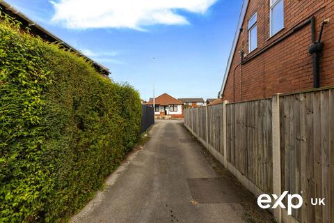 3 bedroom detached bungalow for sale, Woodland Road, Mansfield NG19