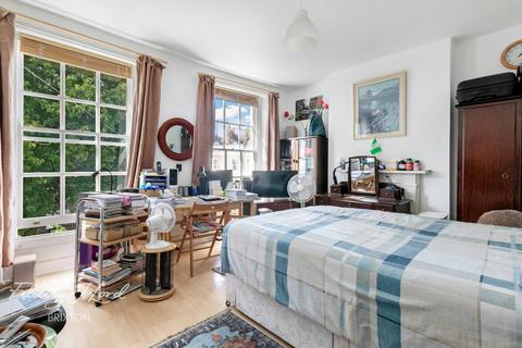 3 bedroom maisonette for sale, Trinity Gardens, London