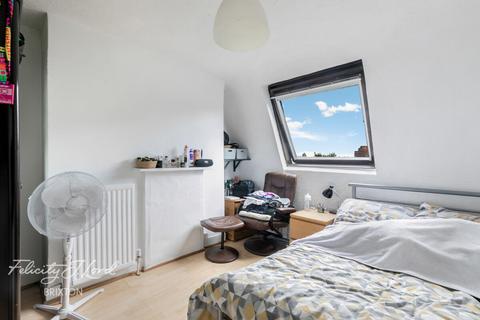 3 bedroom maisonette for sale, Trinity Gardens, London