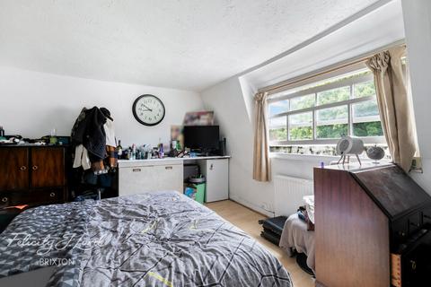 3 bedroom maisonette for sale, Trinity Gardens, London