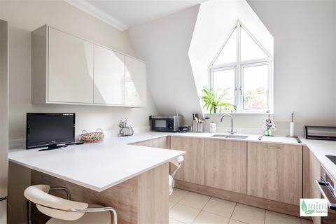 undefined, Churchfields Avenue, Weybridge KT13