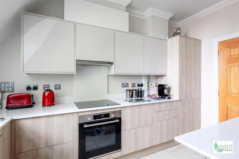 undefined, Churchfields Avenue, Weybridge KT13