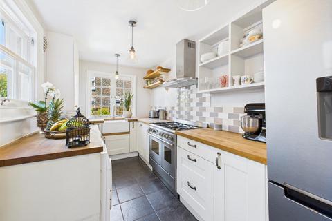 4 Little Roke Avenue, Kenley, CR8 5NG