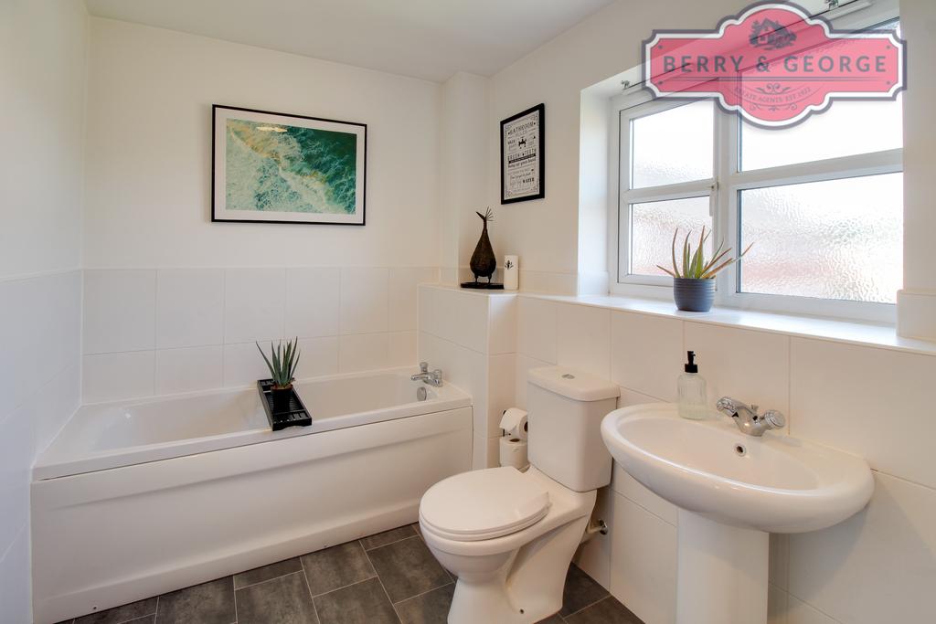 Jack and jill bathroom