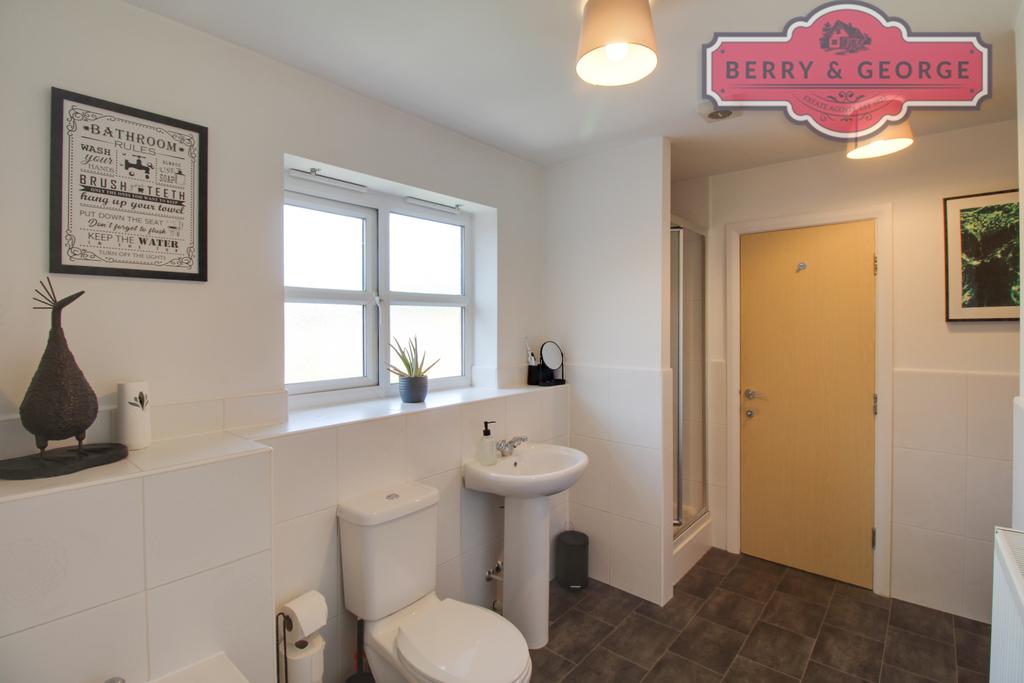 Jack and jill bathroom