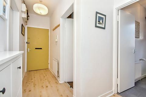 1/6 Loganlea Loan, Edinburgh, EH7 6NH