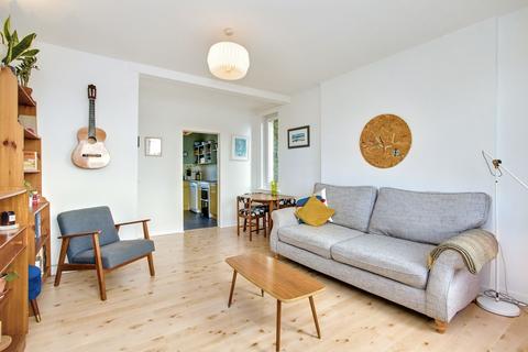 1/6 Loganlea Loan, Edinburgh, EH7 6NH