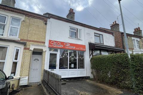 Hairdresser and barber shop for sale - Mountsteven Avenue: Walton