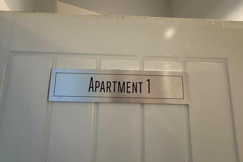 3 bedroom apartment to rent, St. Anns Square, Manchester M2