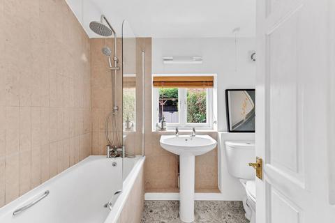 51 Cranbrook Road, London, SE8 4EJ