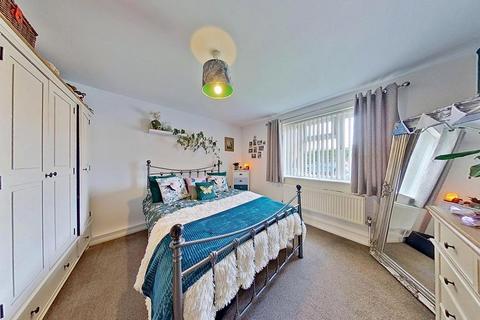 1 bedroom ground floor flat for sale, Swalecliffe Court Drive, Swalecliffe, Whitstable, CT5 2LZ