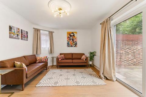 3 bedroom house to rent, Seagrave Road, London