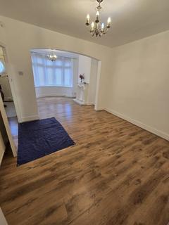 3 bedroom terraced house to rent, Grangewood Avenue, Rainham RM13