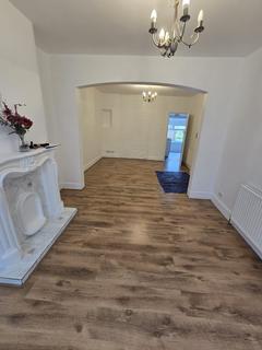 3 bedroom terraced house to rent, Grangewood Avenue, Rainham RM13