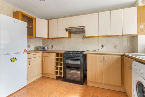 2 bedroom flat for sale, Saxby Road, London SW2