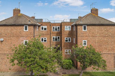 2 bedroom flat for sale, Saxby Road, London SW2