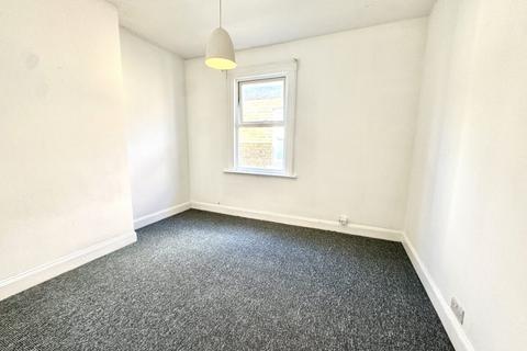 Flat share to rent, Chatham Road, London  KT1