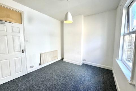 Flat share to rent, Chatham Road, London  KT1